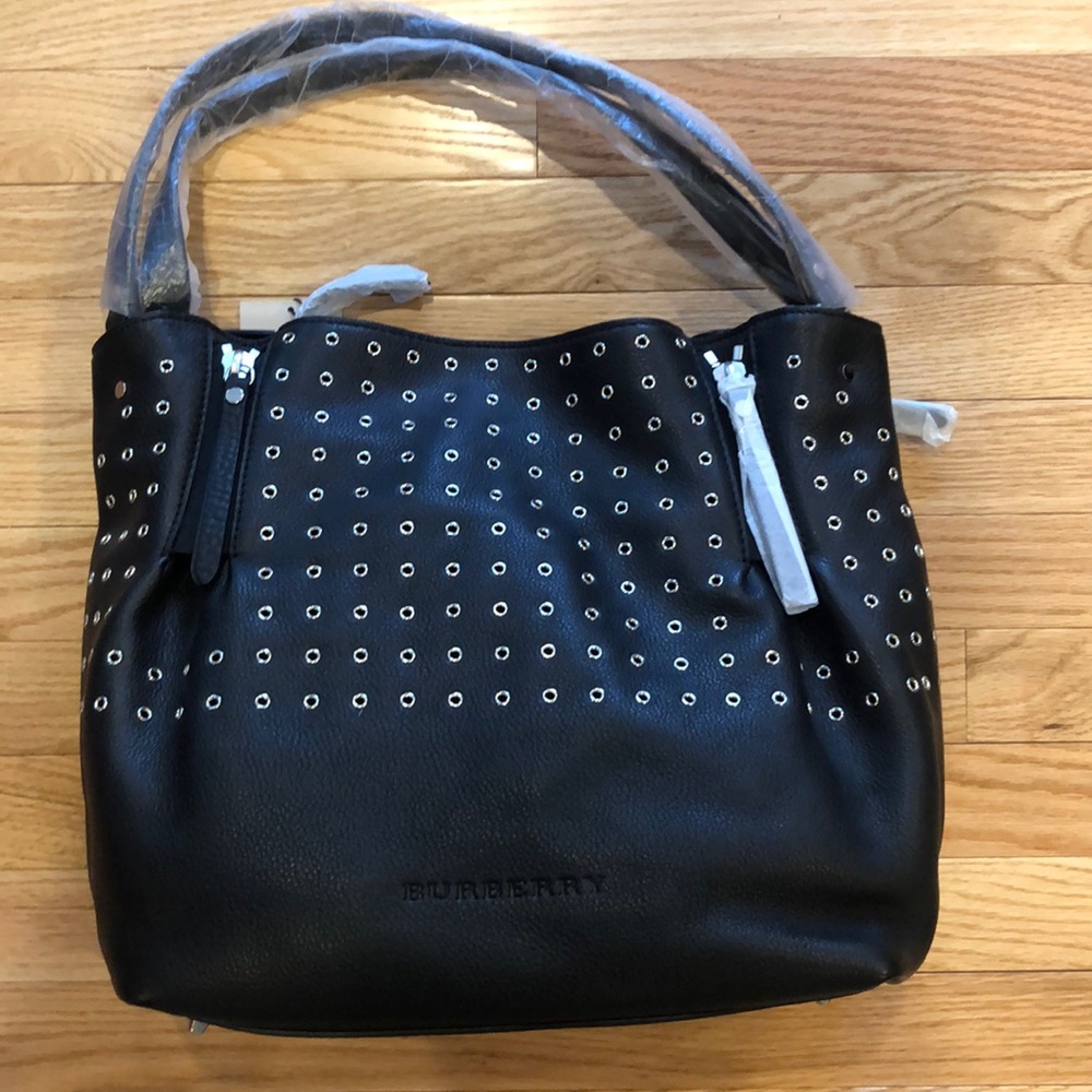 NWT Burberry black leather Maidstone medium tote